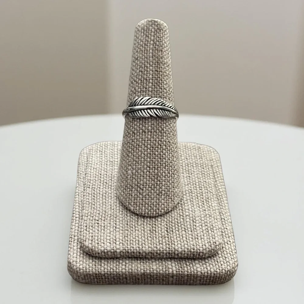 NWT 925 Sterling Silver Oxidized Feather Ring! Available in Sizes 5-10! NEW! - Picture 7 of 7